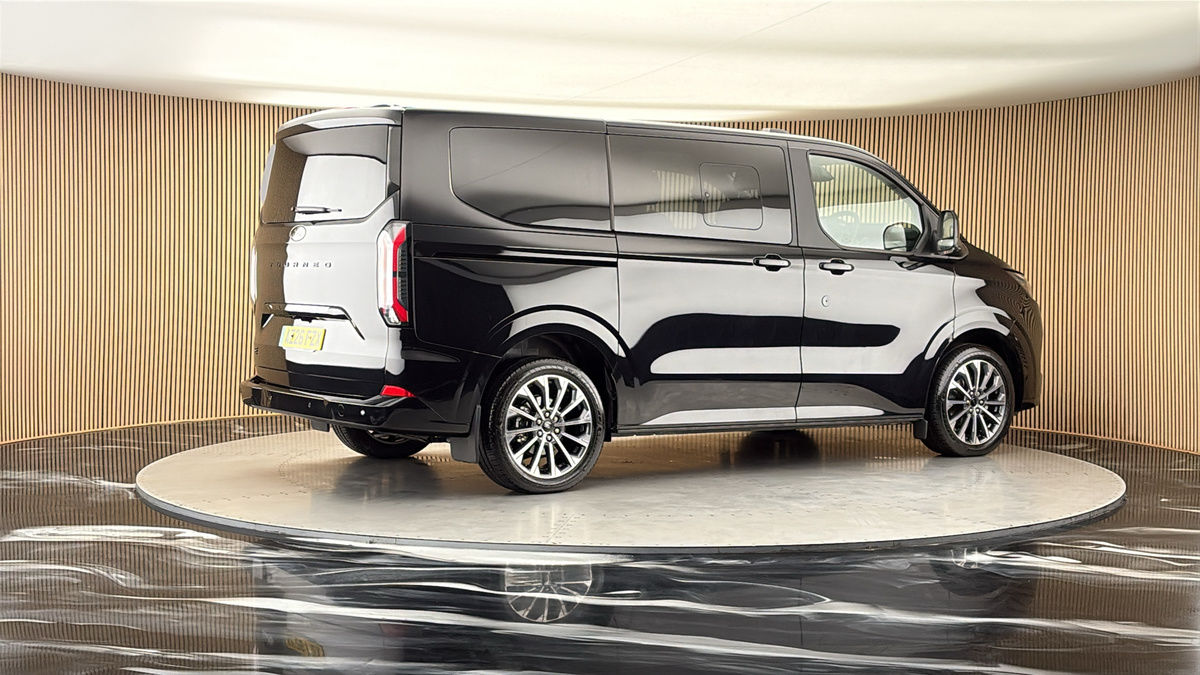 More views of Ford E-Tourneo Custom