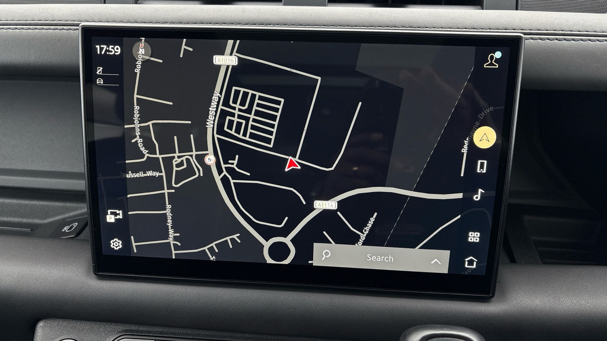 Land Rover Defender 110 Image 17