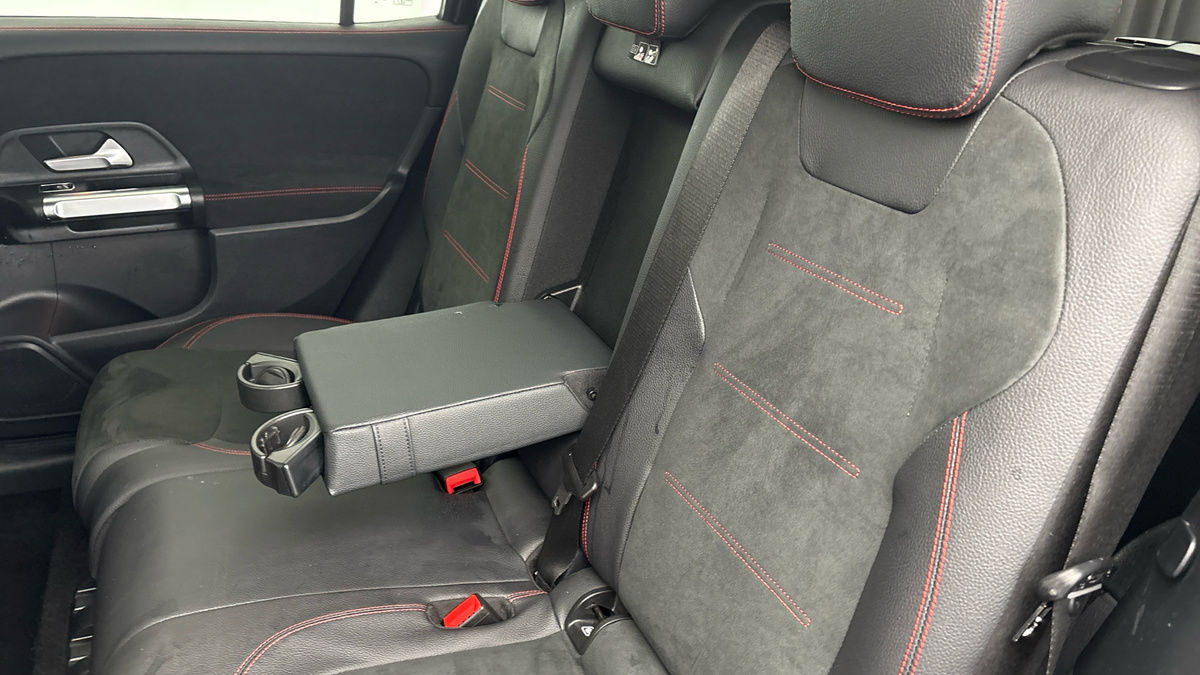 Mercedes-Benz GLB Image 9