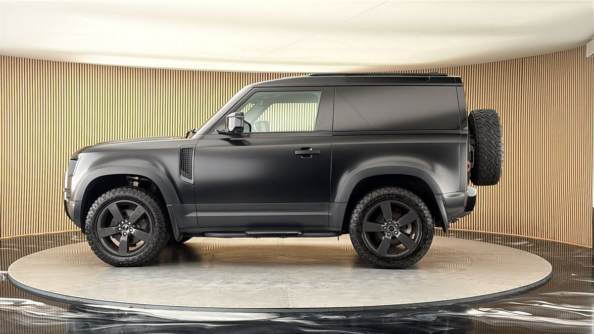 More views of Land Rover Defender 90
