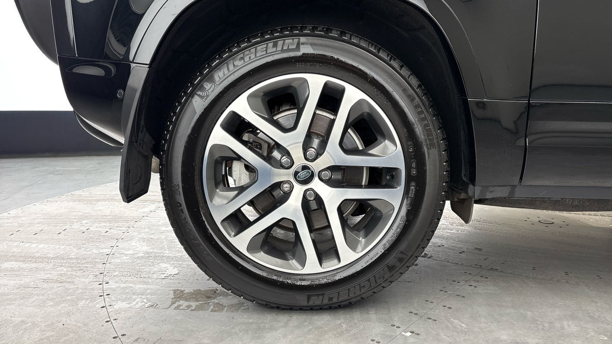 Land Rover Defender 90 Image 10