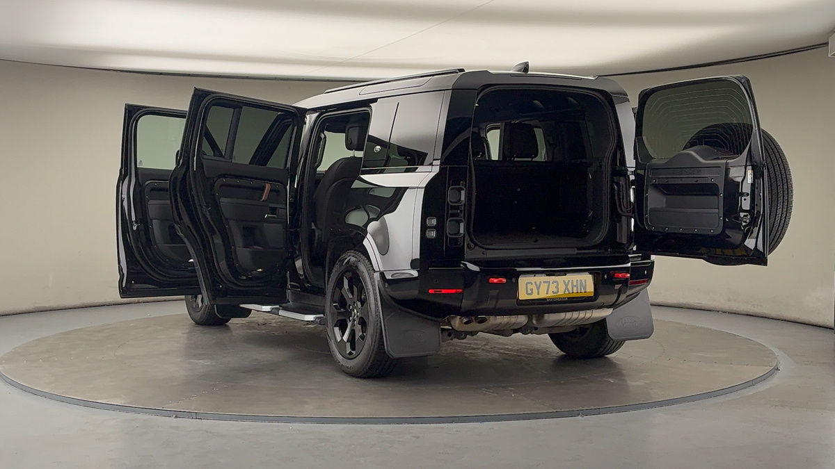 Land Rover Defender 110 Image 23