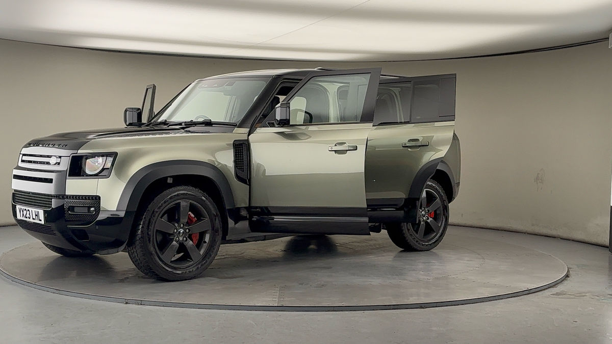 Land Rover Defender 110 Image 22