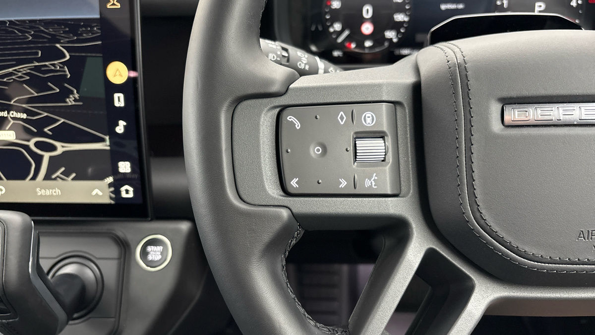 Land Rover Defender 110 Image 13