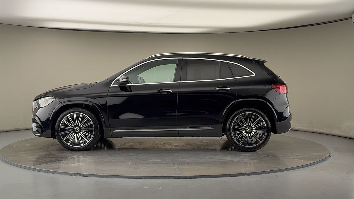Mercedes-Benz GLA Image 15