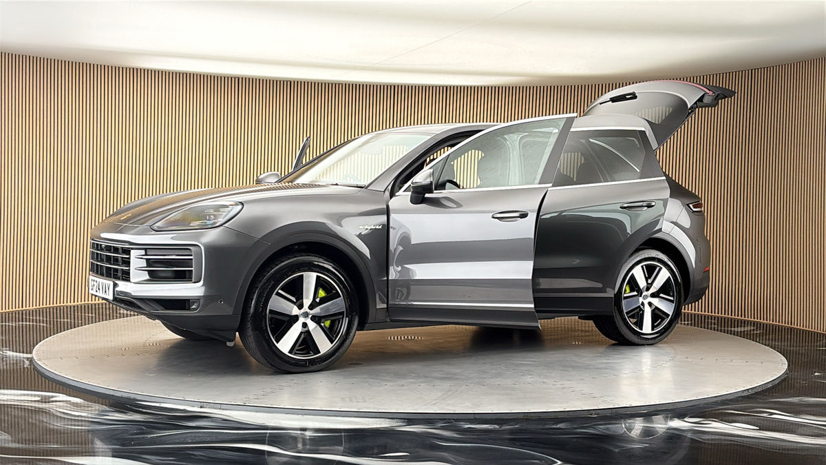 More views of Porsche Cayenne