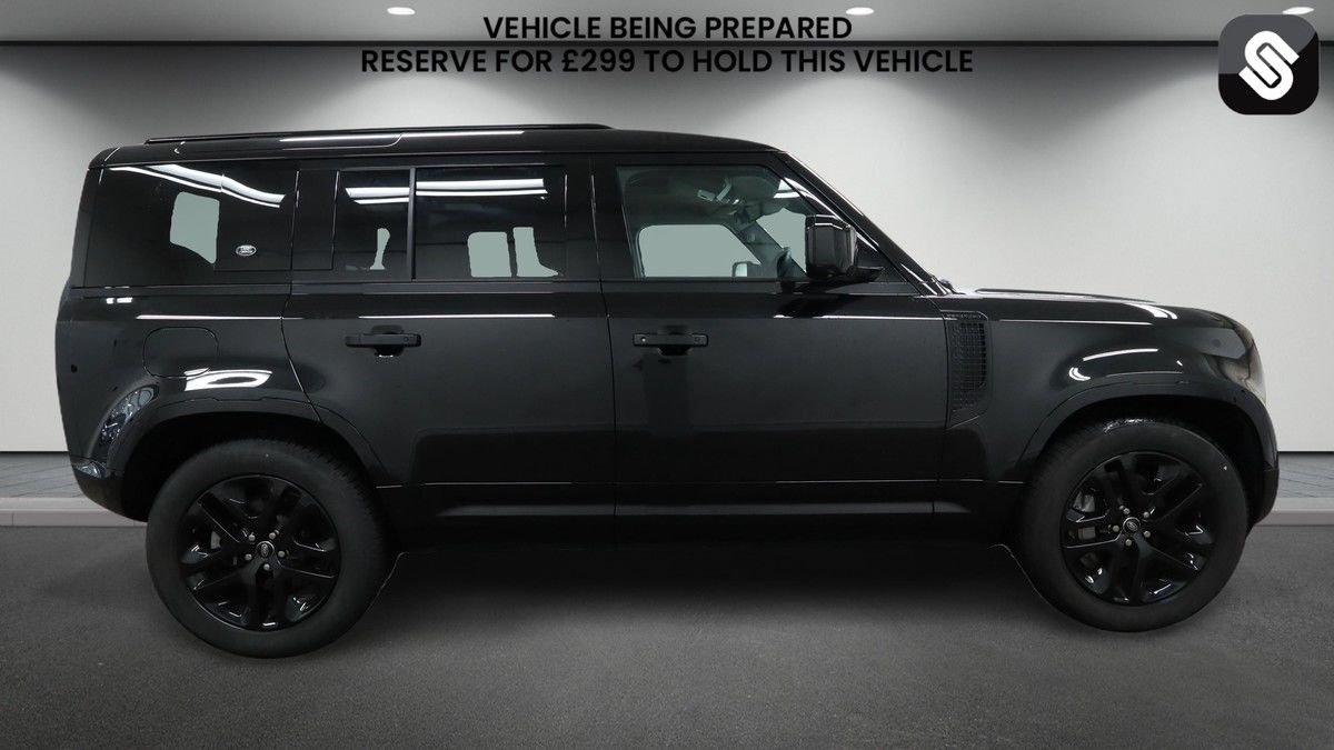 Land Rover Defender 110 Image 5