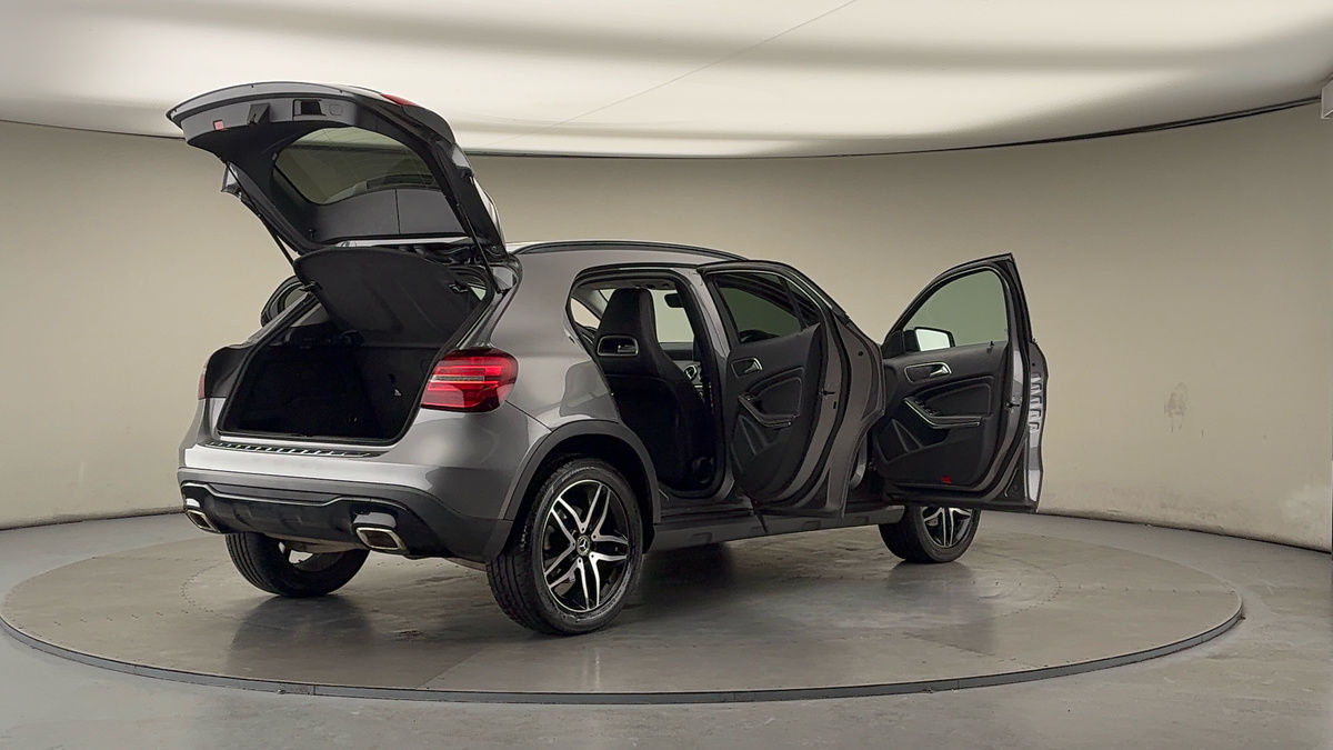 More views of Mercedes-Benz GLA