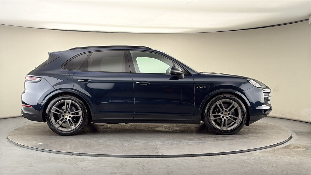 Porsche Cayenne Image 16