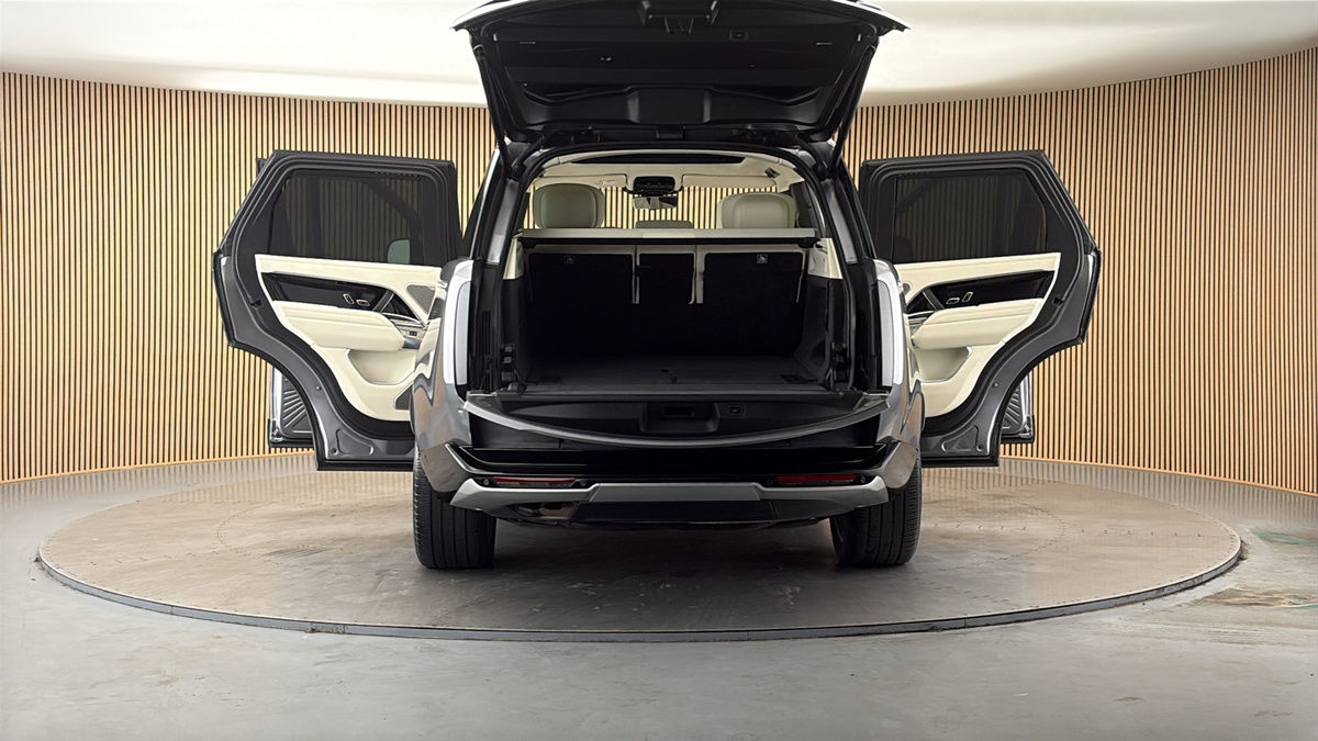 More views of Land Rover Range Rover