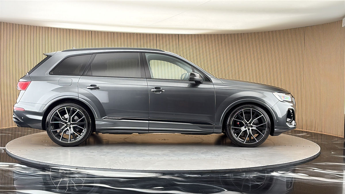 Audi SQ7 Image 16