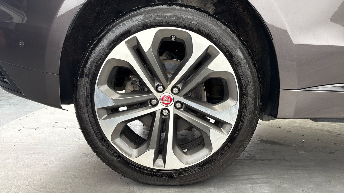 Jaguar F-PACE Image 10