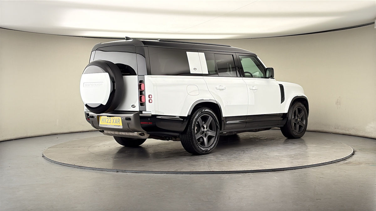Land Rover Defender 130 Image 21