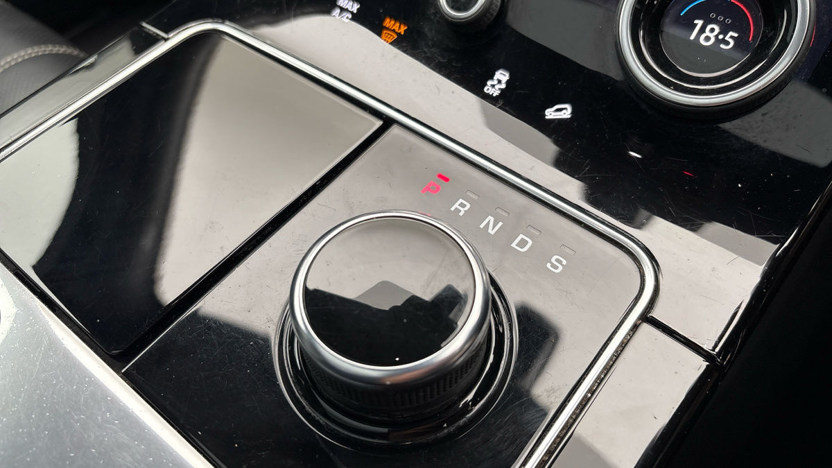 Land Rover Range Rover Velar Image 26
