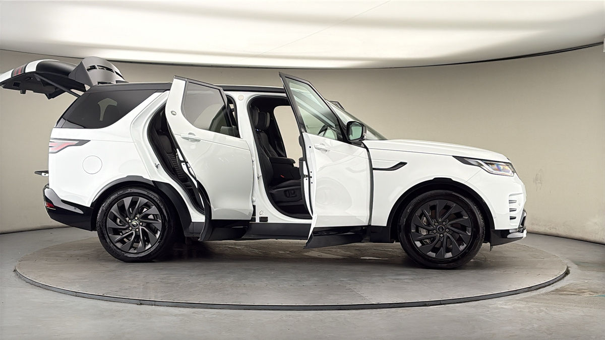 More views of Land Rover Discovery