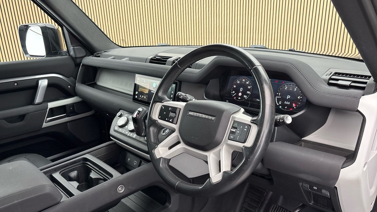 Land Rover Defender 110 Image 5