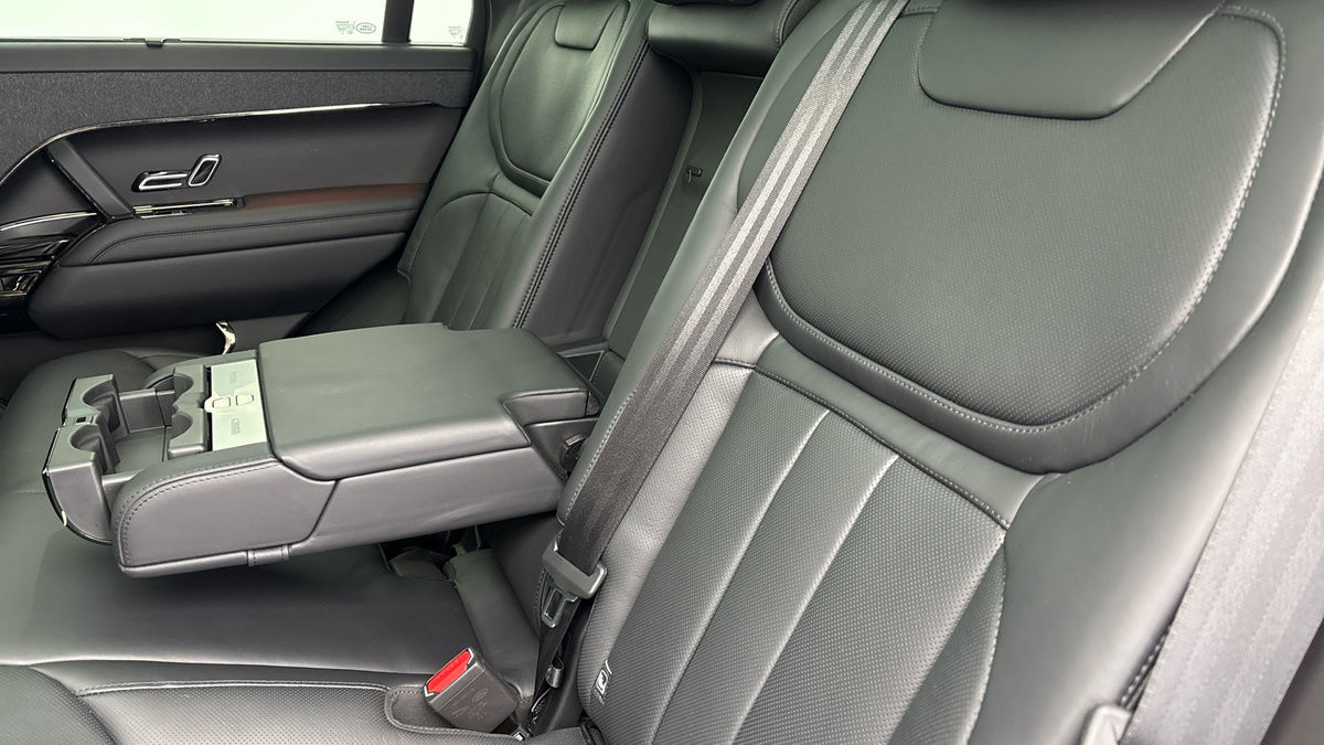 Land Rover Range Rover Sport Image 9