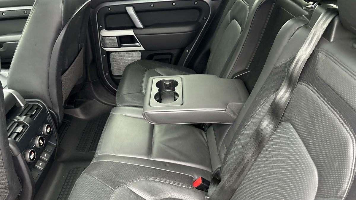 Land Rover Defender 130 Urban Image 9