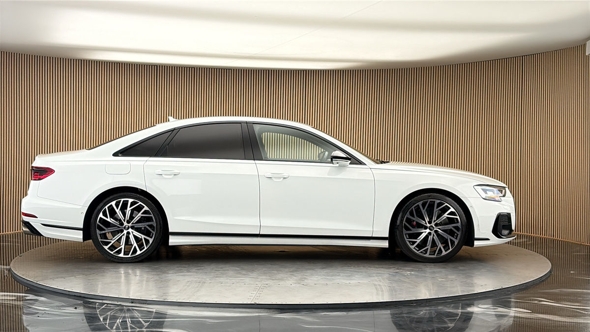 Audi S8 Image 16