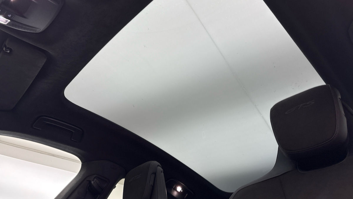 Porsche Taycan Image 6