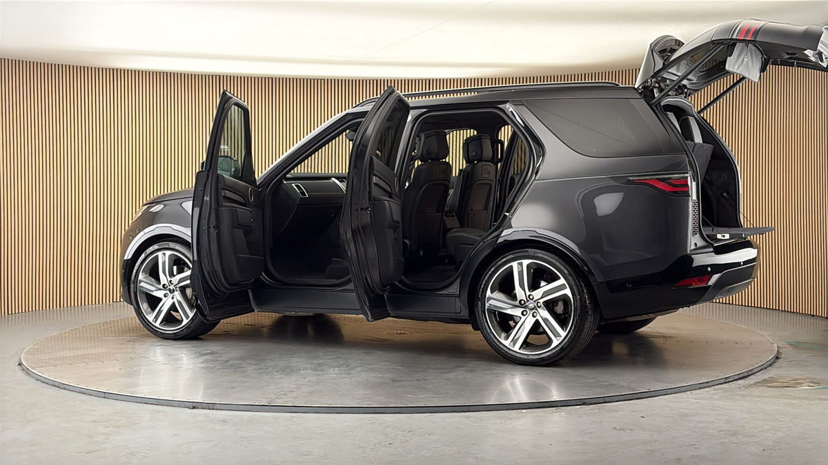 More views of Land Rover Discovery