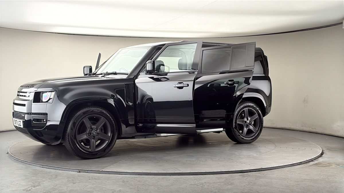 More views of Land Rover Defender 110