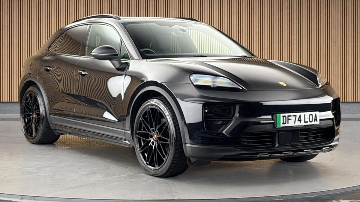 Porsche Macan Sticky Header Image