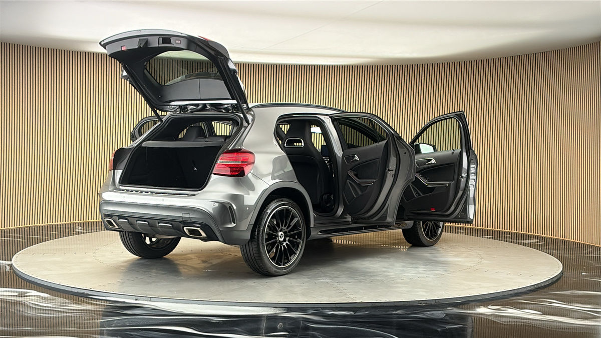 More views of Mercedes-Benz GLA
