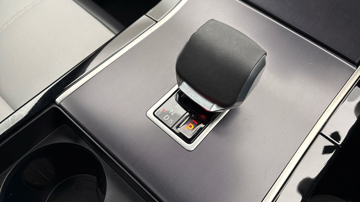 Land Rover Range Rover Velar Image 27