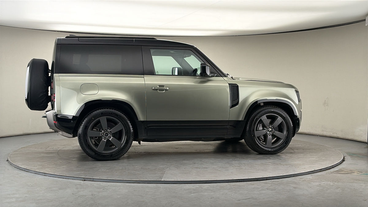 More views of Land Rover Defender 90