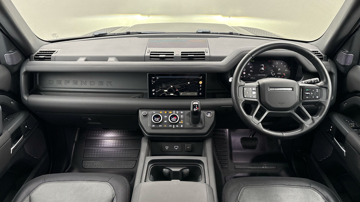 Land Rover Defender 110 Image 12