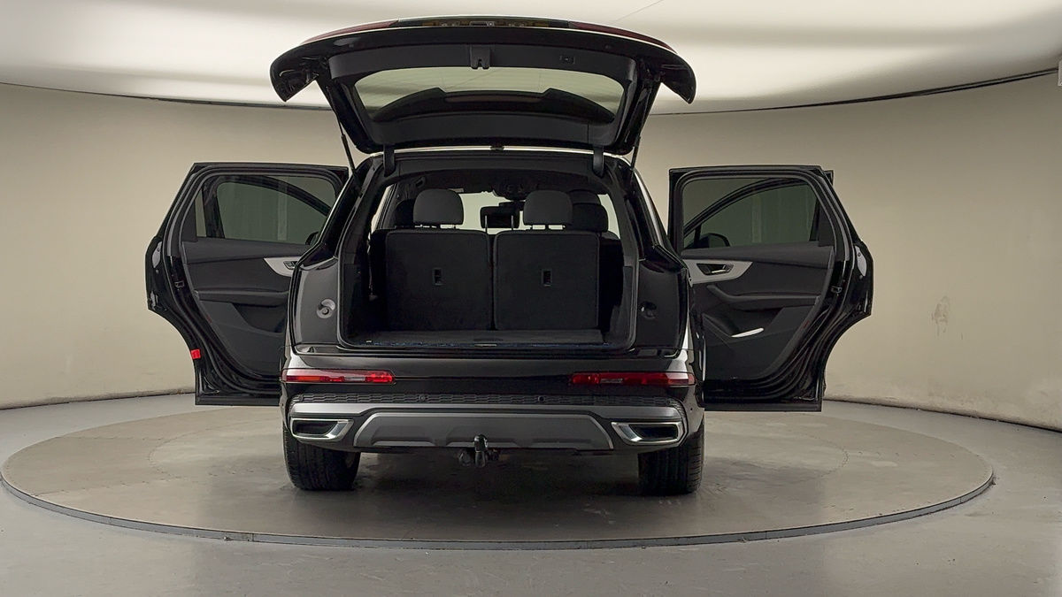 More views of Audi Q7