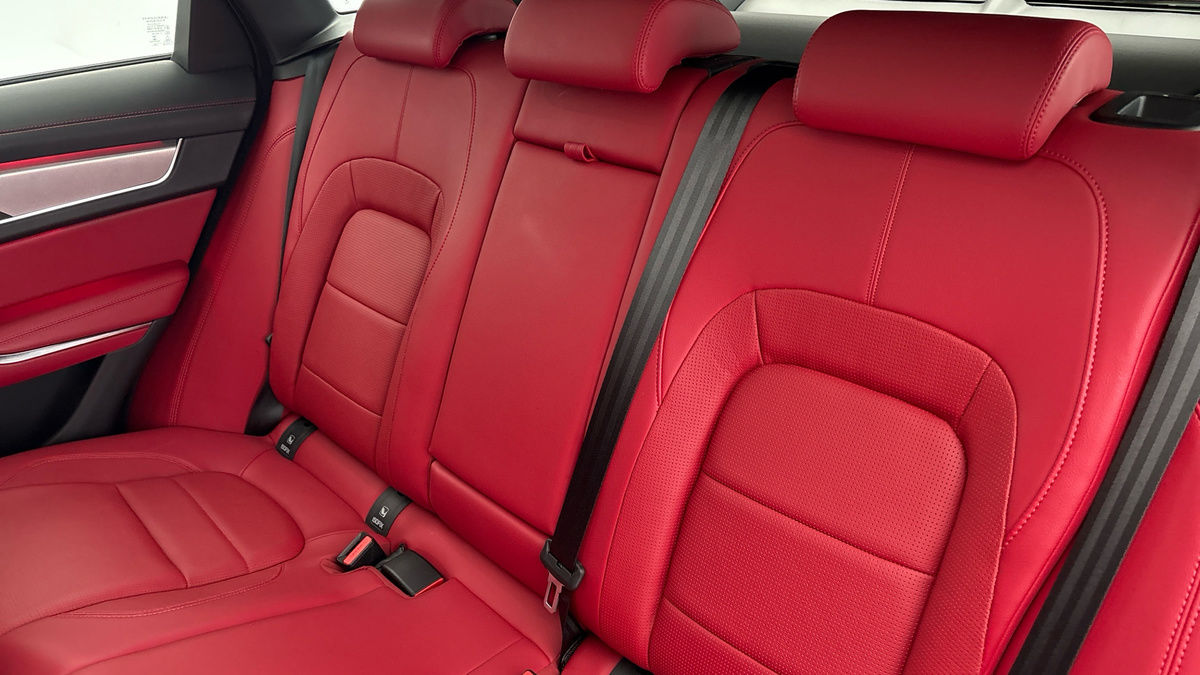 Jaguar F-PACE Image 8