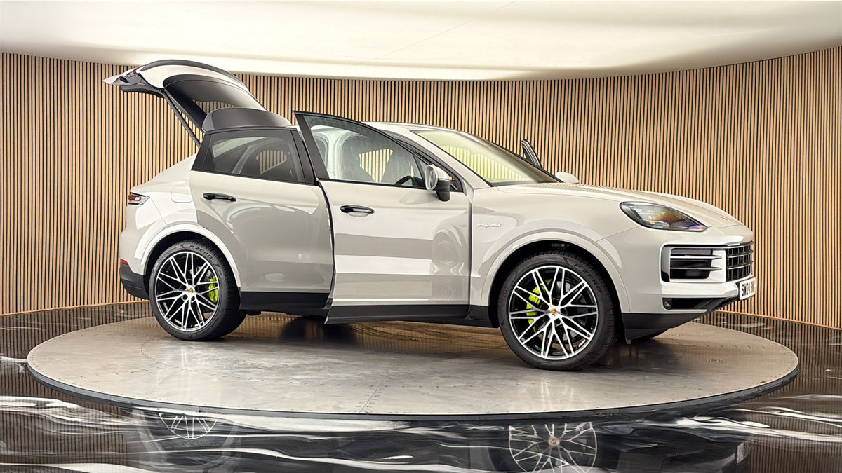 More views of Porsche Cayenne