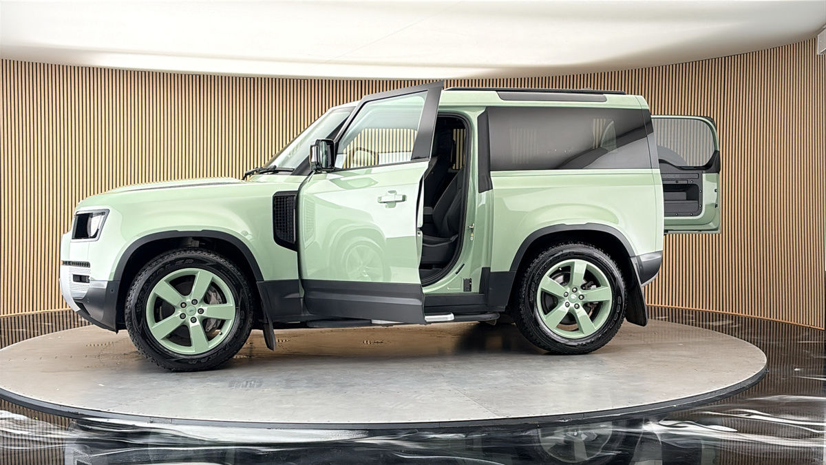 More views of Land Rover Defender 90