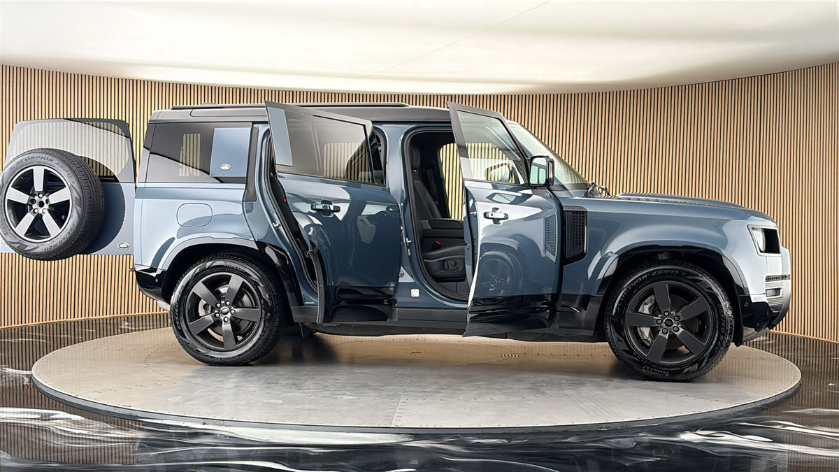 More views of Land Rover Defender 110