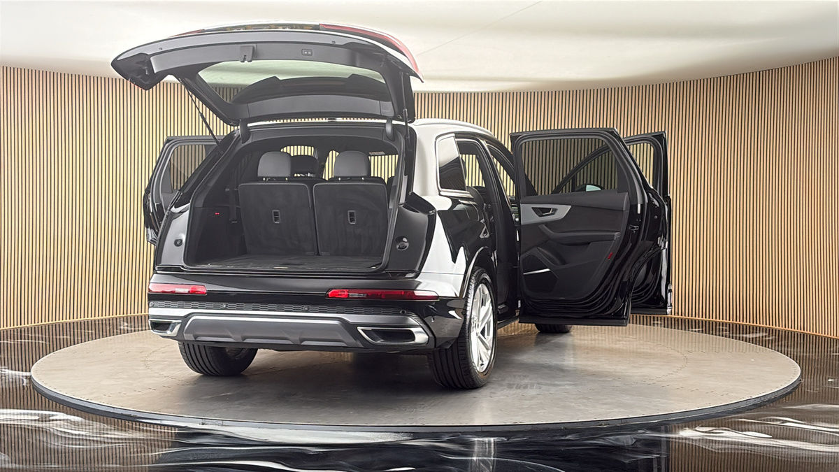 More views of Audi Q7