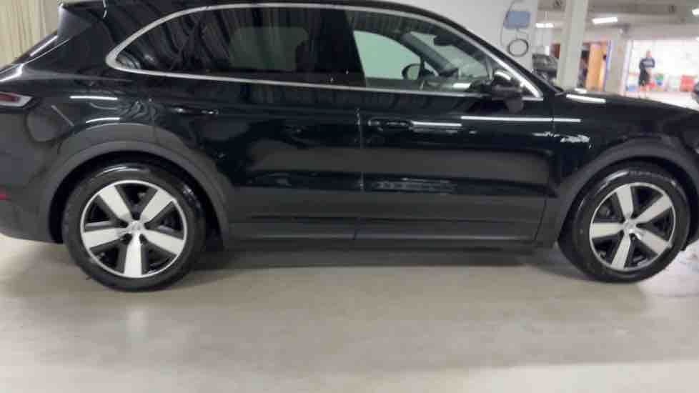 More views of Porsche Cayenne