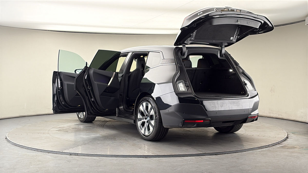 BMW iX Image 23