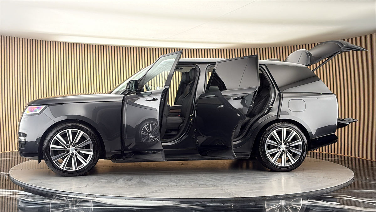 More views of Land Rover Range Rover
