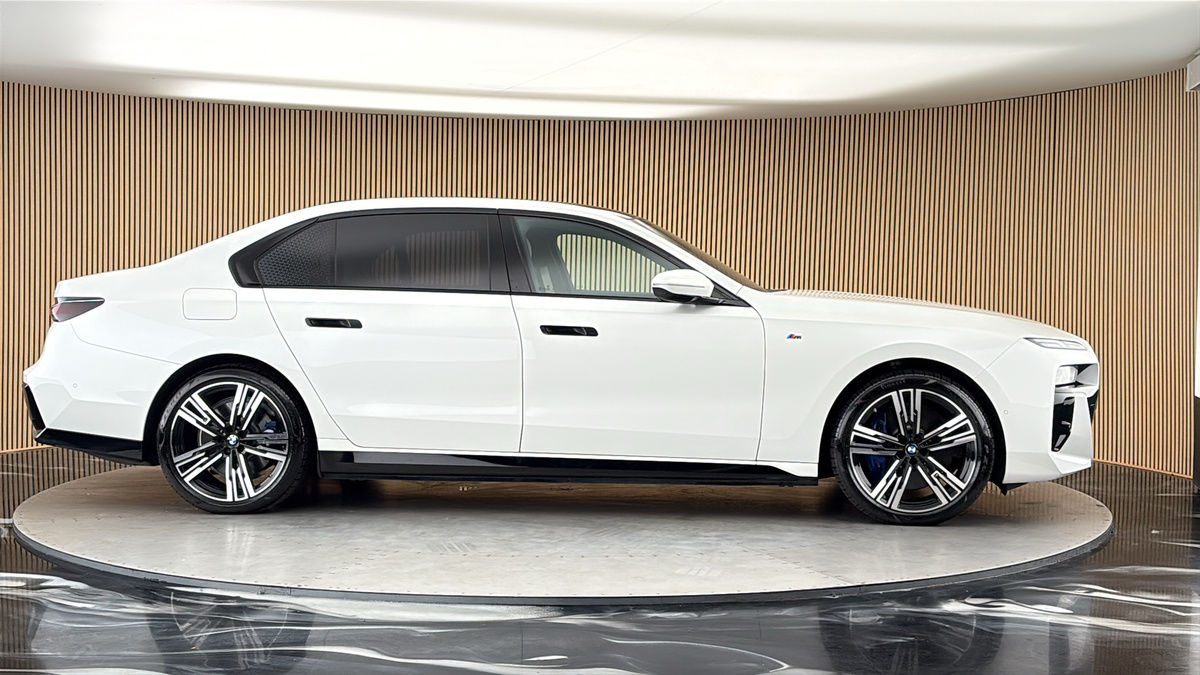 More views of BMW i7