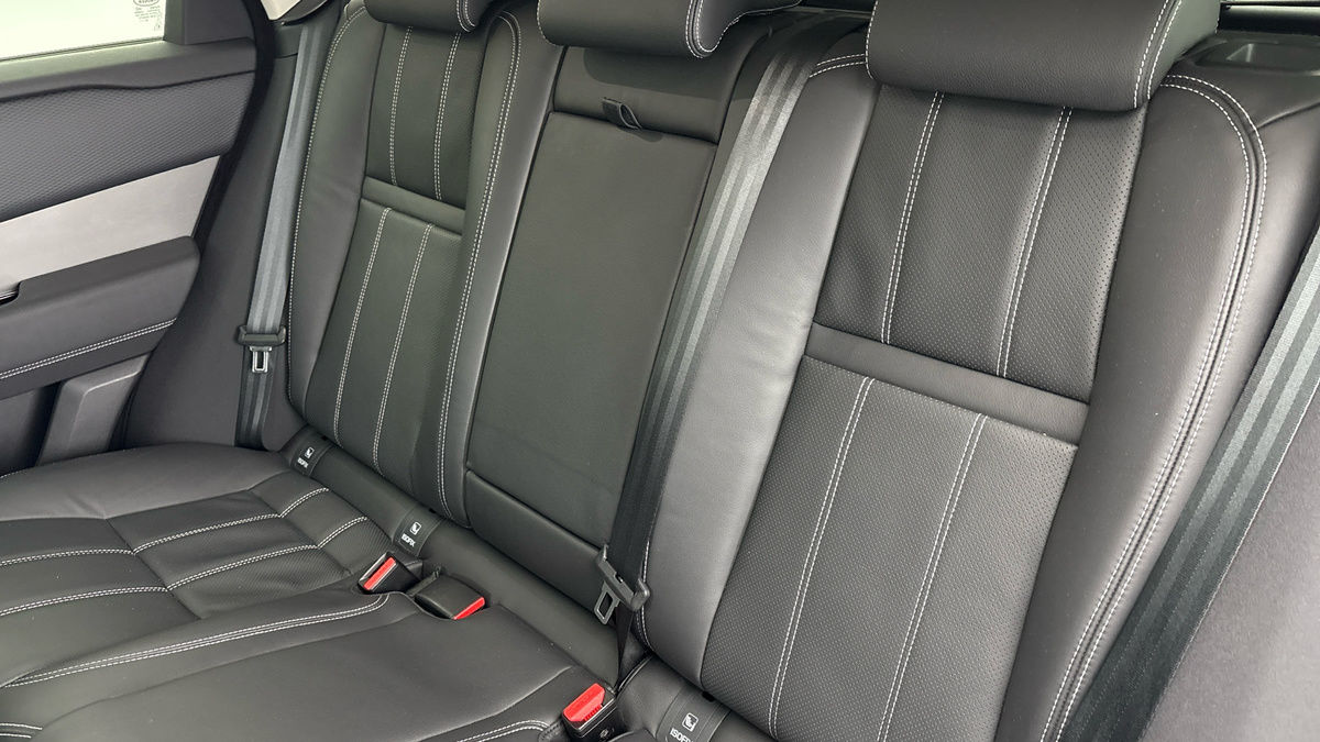 Land Rover Range Rover Velar Image 8