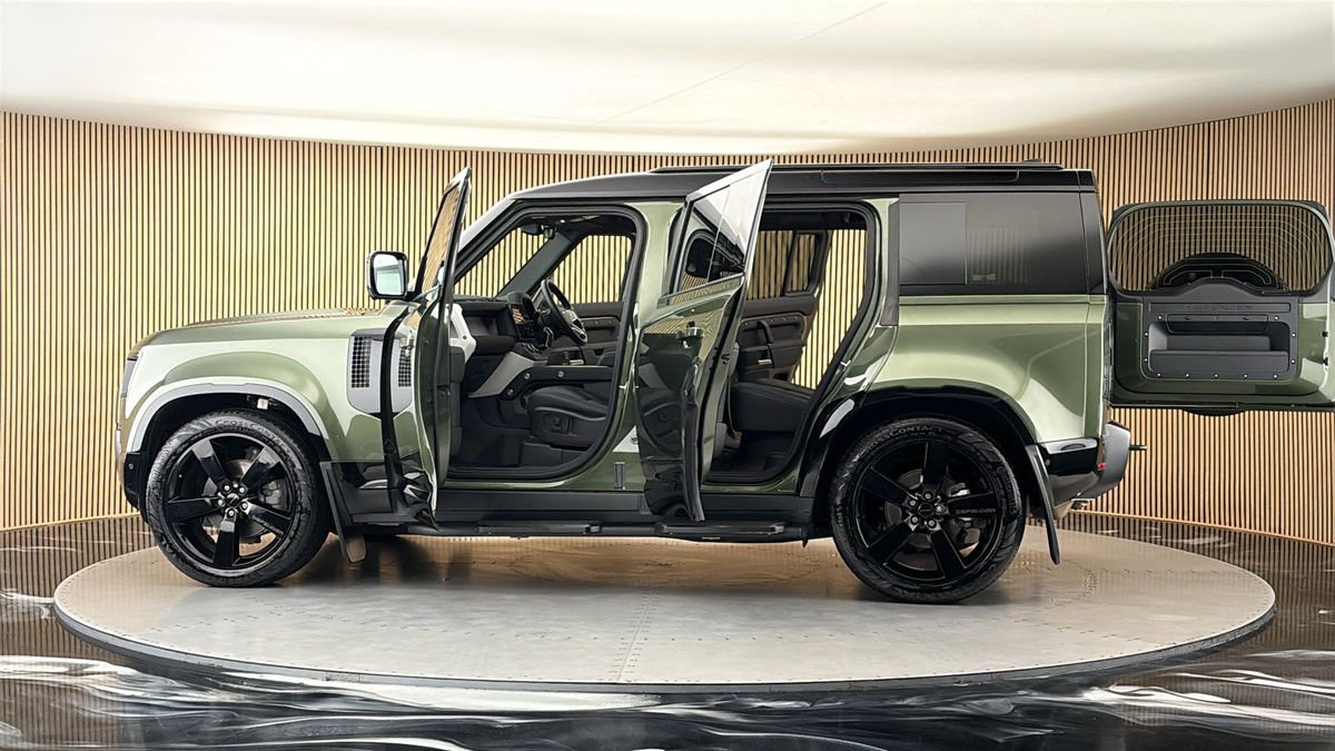 More views of Land Rover Defender 110