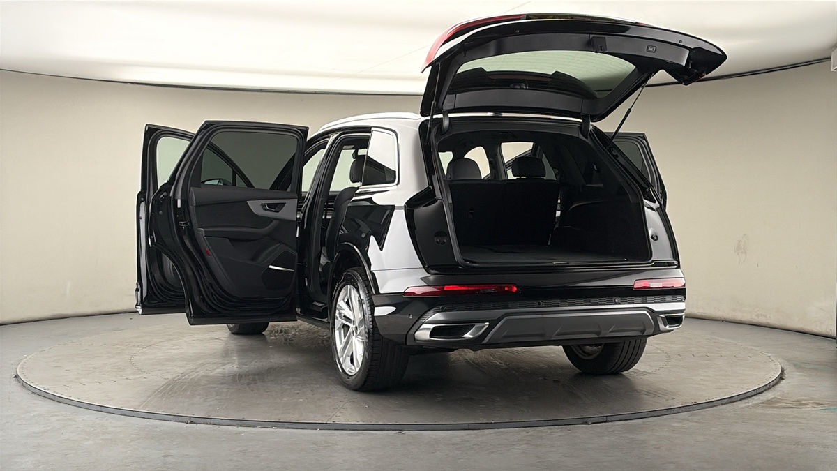 More views of Audi Q7