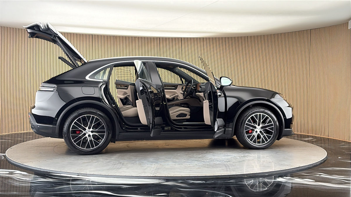 More views of Porsche Macan