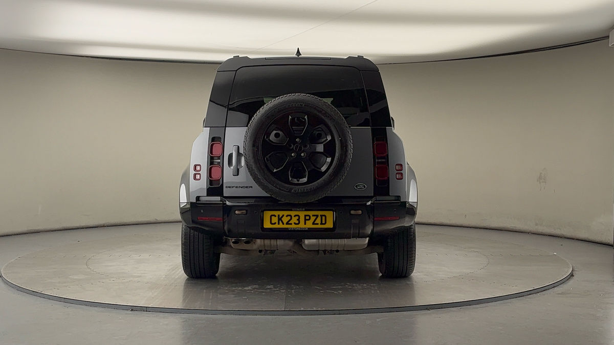 Land Rover Defender 110 Image 4