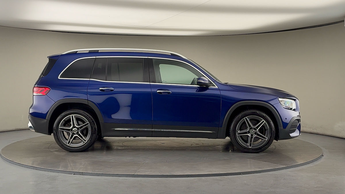 Mercedes-Benz GLB Image 16