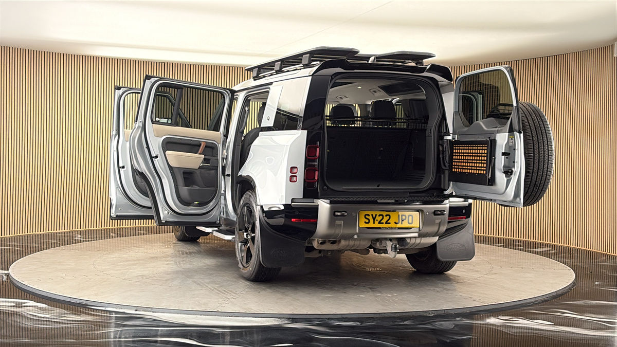 More views of Land Rover Defender 110