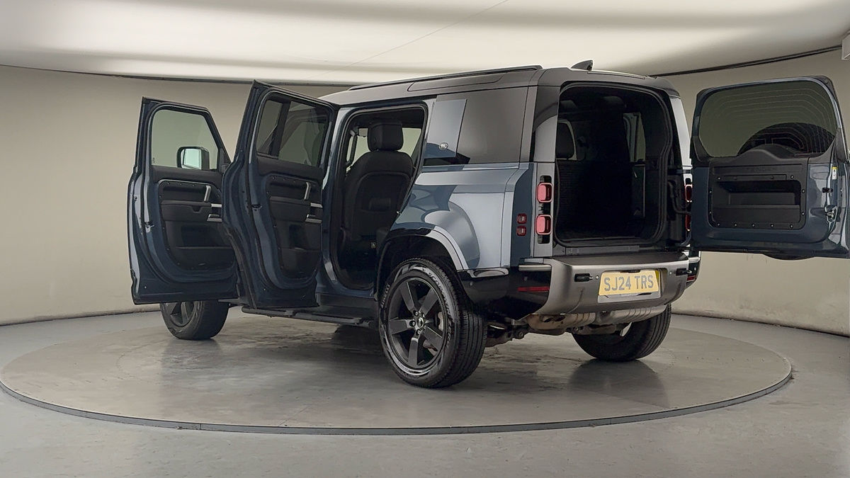 More views of Land Rover Defender 110