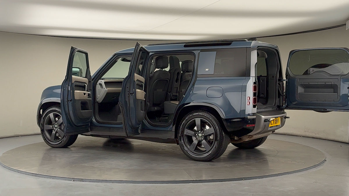More views of Land Rover Defender 110